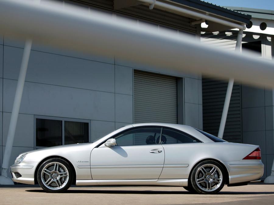  Mercedes-Benz CL65 AMG 2003 года  (UK) (фото 2 из 8)